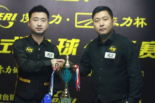 张帅在采访 张帅在采访