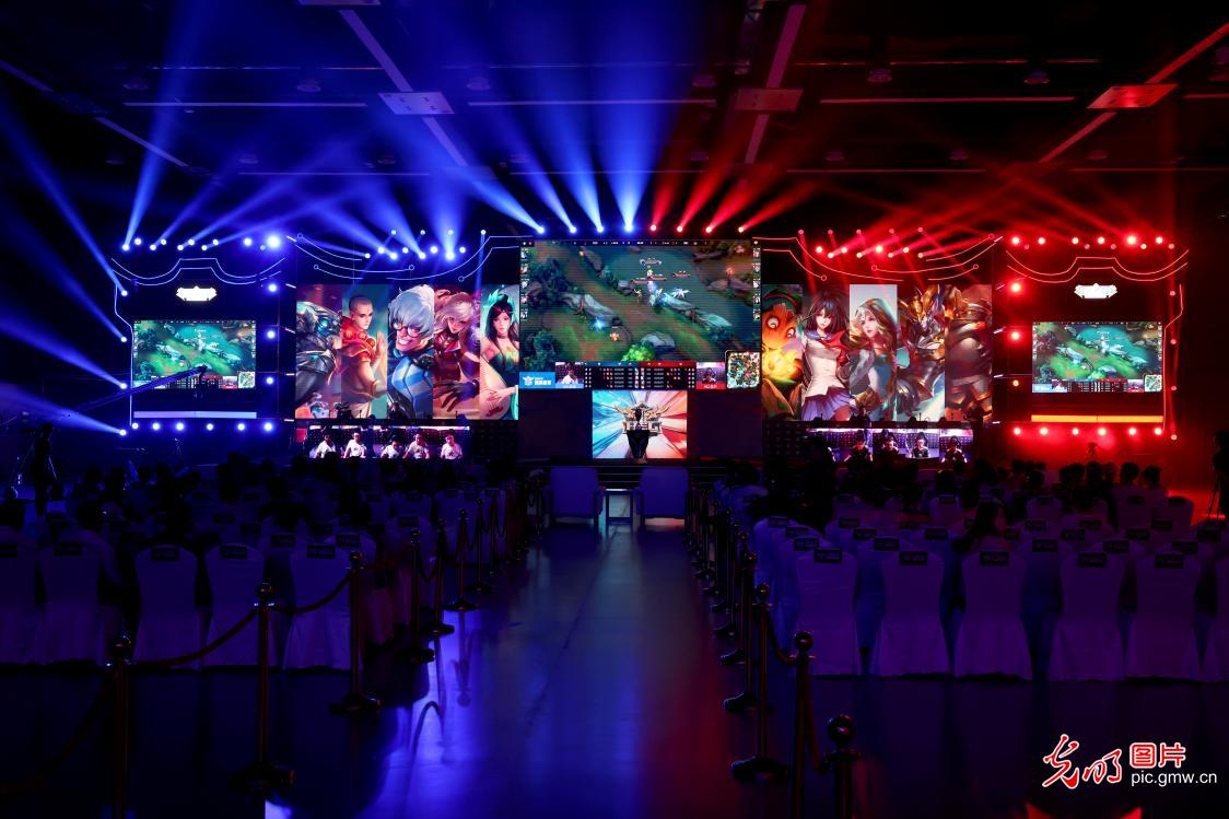 更是对其心 更是对其心